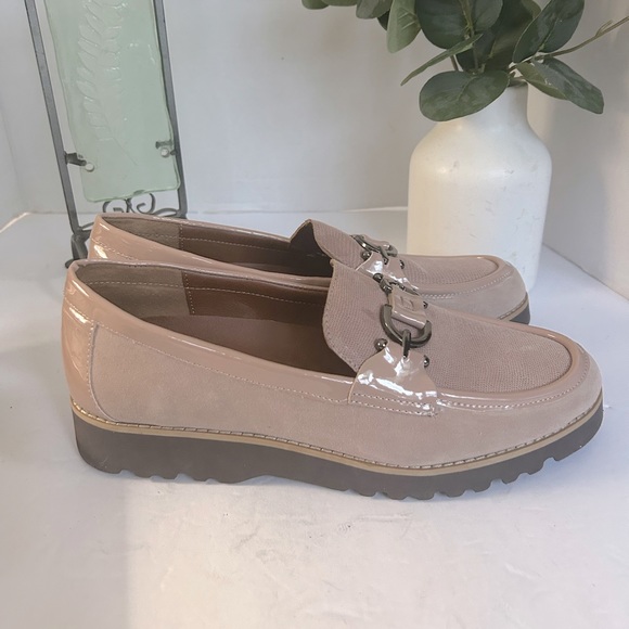 Donald J. Pliner Shoes - NWOT Donald Pliner Suede and Patent Leather Helio Horse Bit Blush Loafers Size 9